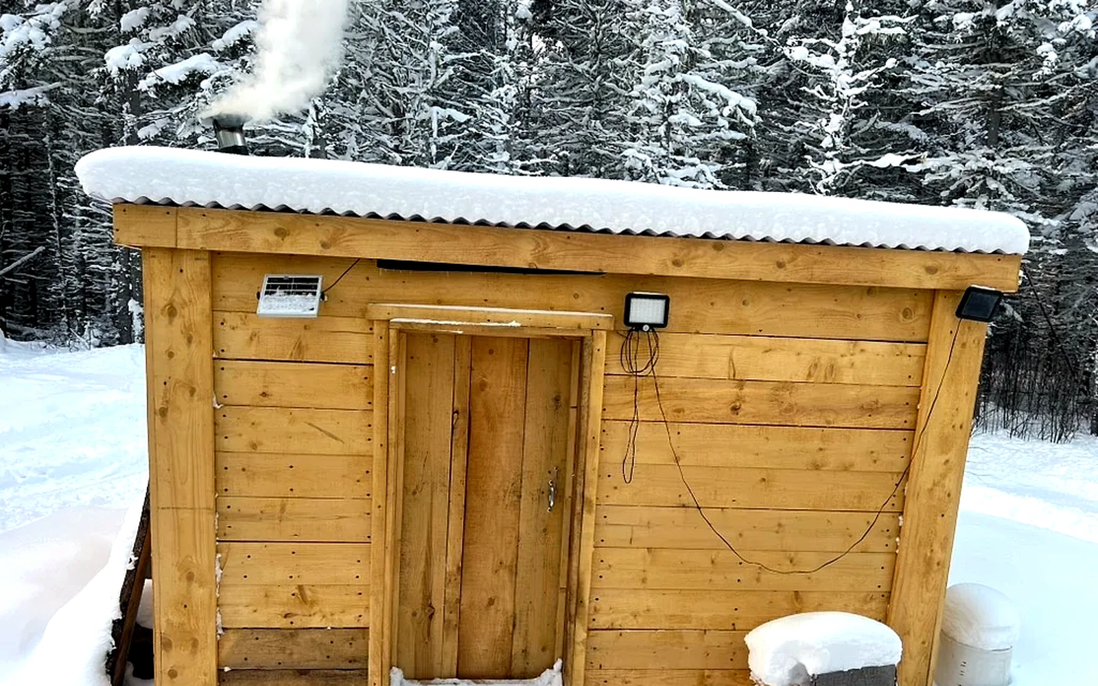 Micro-bâtiment rural LongbowJo 8 x 12 en hiver à Saint-Moïse
